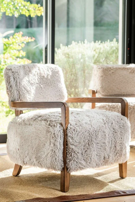 BUTACA WOOLY - WALNUT Y PELO LARGO en Beige - Butacas, banquetas y puffs, Uruguay | La Iberica, vista 5
