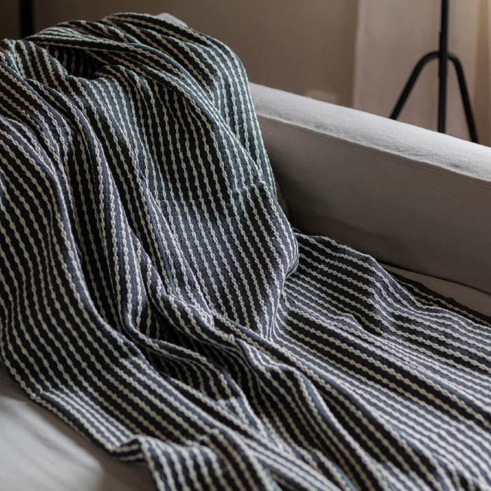 Manta para sillón y cama algodón Grafito - 180 x 130 cm - Textiles, Uruguay | Buho Store, vista 2
