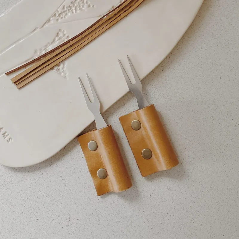 Pinchitos con mango de cuero – Set x2 - Decoración, Uruguay | Dreams On Time