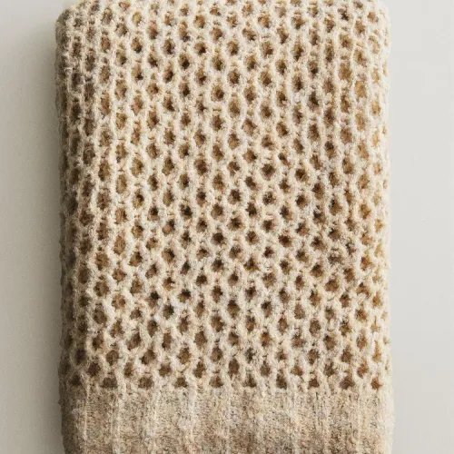 MANTA PUNTO en Beige - Textiles, Uruguay | Zara Home