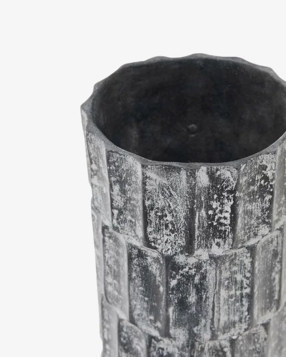 Jarrón Arisa de papel maché negro 31 cm en Negro - Jarrones, Uruguay | Kavehome, vista 3