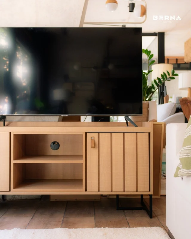 Rack Trendy Marrón Claro (Pie Negro) 140 cm en Madera natural - Muebles para TV, Uruguay | Berna Home, vista 8