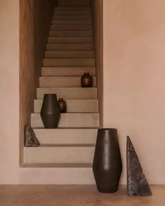 Jarrón Posia de terracota - 61 cm en Negro - Jarrones, Uruguay | Kavehome, vista 3