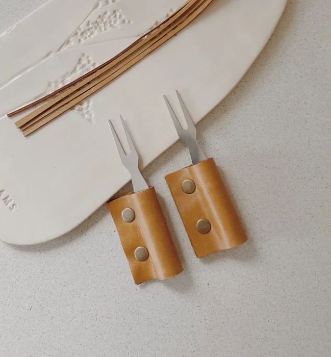 Pinchitos con mango de cuero – Set x2 - Decoración, Uruguay | Dreams On Time