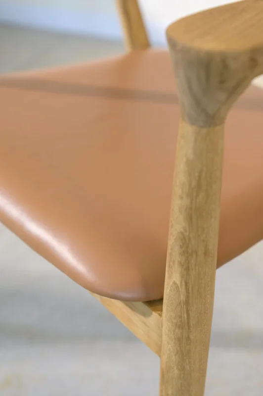 Silla en teca y cuero en Madera natural - Sillas, Uruguay | Entrecasa, vista 3