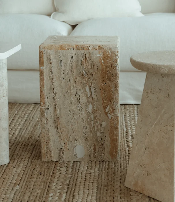 BANCO CESAR TRAVERTINO en Beige - Butacas, banquetas y puffs, Uruguay | Más Infinito Casa