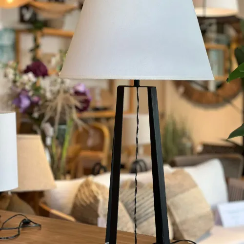 Lampara de mesa hierro negra en Negro - Lámparas de mesa, Uruguay | FMB