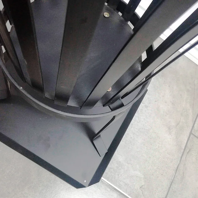 Brasero en hierro negro Calabria en Negro - Muebles para el exterior, Uruguay | Alta Gracia Deco, vista 4