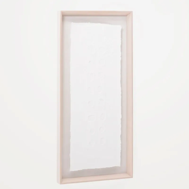 Cuadro abstracto Olvin de papel reciclado blanco con relieves hechos a mano - 44 x 94 cm en Blanco - Decoración de pared, Uruguay | Kavehome