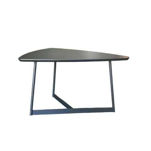 MESA CENTRO TRIANGULAR - PRODUCTO CON DETALLES - en Gris - Mesas de living, Uruguay | Champagne Home