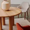 Silla Aleli - de chenilla beige y patas de madera maciza de fresno con acabado natural en Beige - Sillas, Uruguay | Kavehome, vista 3 de 10
