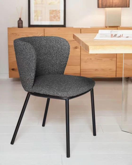 Silla Ciselia de borreguito negro y acero negro en Negro - Sillas, Uruguay | Kavehome, vista 2