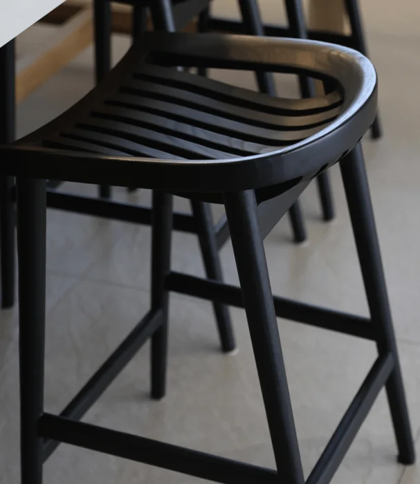 BANCO ALTO KONDO TEKA NEGRO en Negro - Butacas, banquetas y puffs, Uruguay | Masinfinito Casa, vista 2