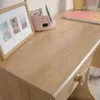 Escritorio Infantil 1 Cajon - Sauder - Linea Storybook en Madera natural - Escritorios y sillas de escritorio, Uruguay | Rústico Hogar, vista 3 de 5