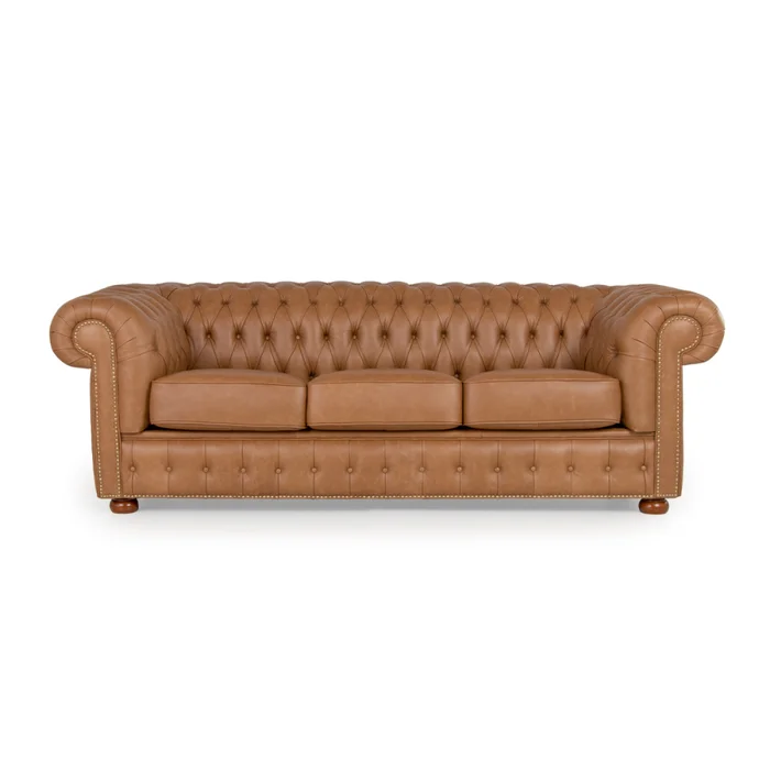 Sofá Chesterfield Novo - Cuero Advanced - 3 cuerpos - Mostarda en Beige - Sillones y sofás, Uruguay | NYR, vista 2
