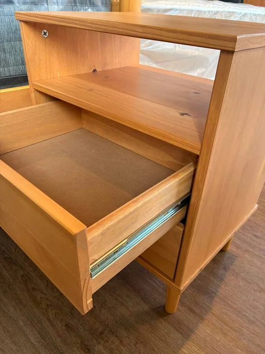 Mesa de luz Nordica Mikka - Madera Maciza en Madera natural - Mesas de luz, Uruguay | Balton, vista 9