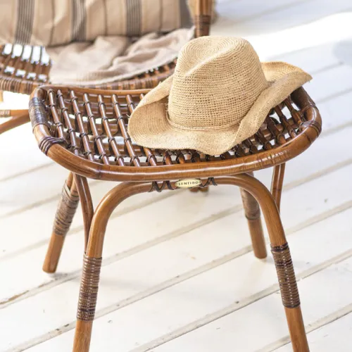 BANQUETA DE RATTAN MARRON en Marrón - Butacas, banquetas y puffs, Uruguay | Sentido Jose Ignacio