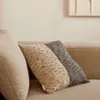 Almohadón Dalel gris 45 x 45 cm en Gris - Textiles, Uruguay | Kavehome, vista 2 de 3