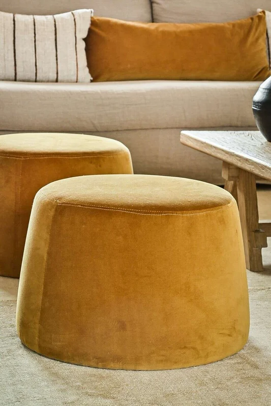 PUFF MILANO - TERCIOPELO ORO en Mostaza - Butacas, banquetas y puffs, Uruguay | La Iberica, vista 3