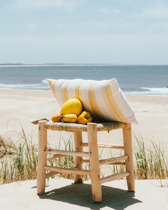 BANCO KANDICE en Madera natural - Butacas, banquetas y puffs, Uruguay | Sentido Jose Ignacio