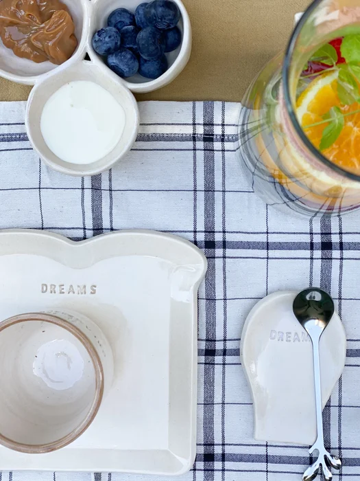 Kit desayuno con vaso de cerámica, apoya cucharas, plato y cucharita en Beige - Decoración, Uruguay | Dreams On Time, vista 44