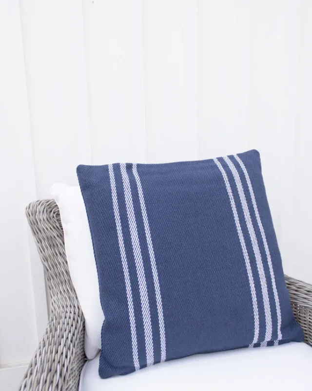 ALMOHADON CAPE STRIPE DENIM/BLANCO INTERIOR Y EXTERIOR en Multicolor - Textiles, Uruguay | Sentido Jose Ignacio