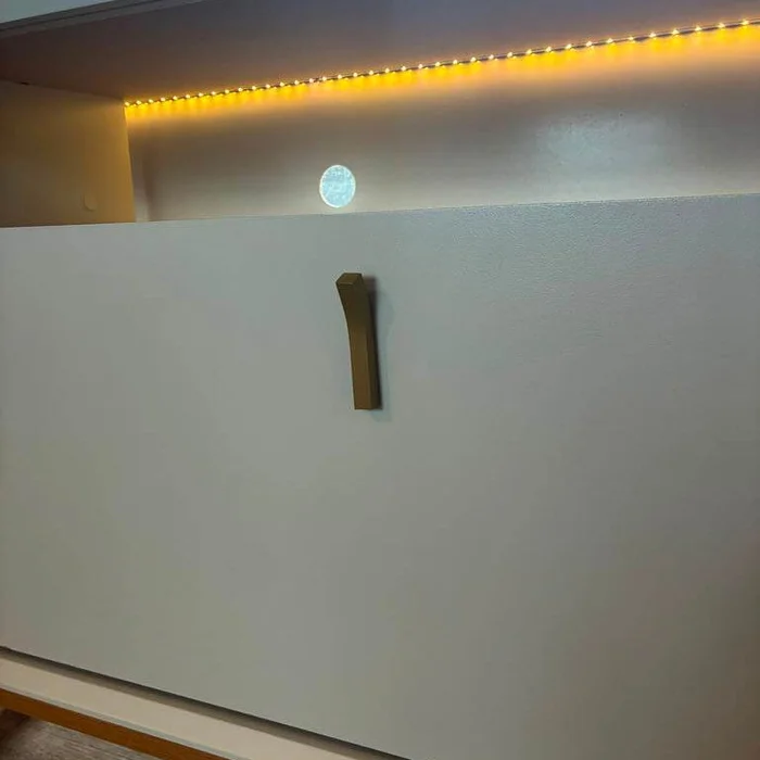 Rack para tv Dubai 180cm con Led - Patas en madera maciza en Madera natural - Muebles para TV, Uruguay | Balton, vista 4