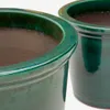 Set Presili de 2 maceteros de cerámica con acabado verde glaseado Ø 37 / 47 cm en Verde - Muebles para el exterior, Uruguay | Kavehome, vista 3 de 5
