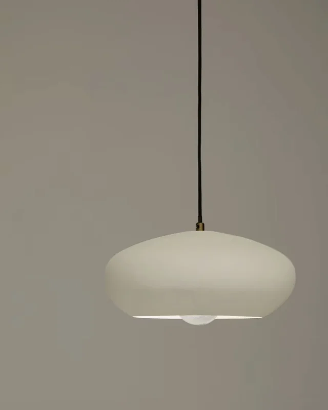Lámpara de techo Inda de metal con acabado - blanco Ø 30 cm en Negro - Lámparas colgantes, Uruguay | Kavehome, vista 3