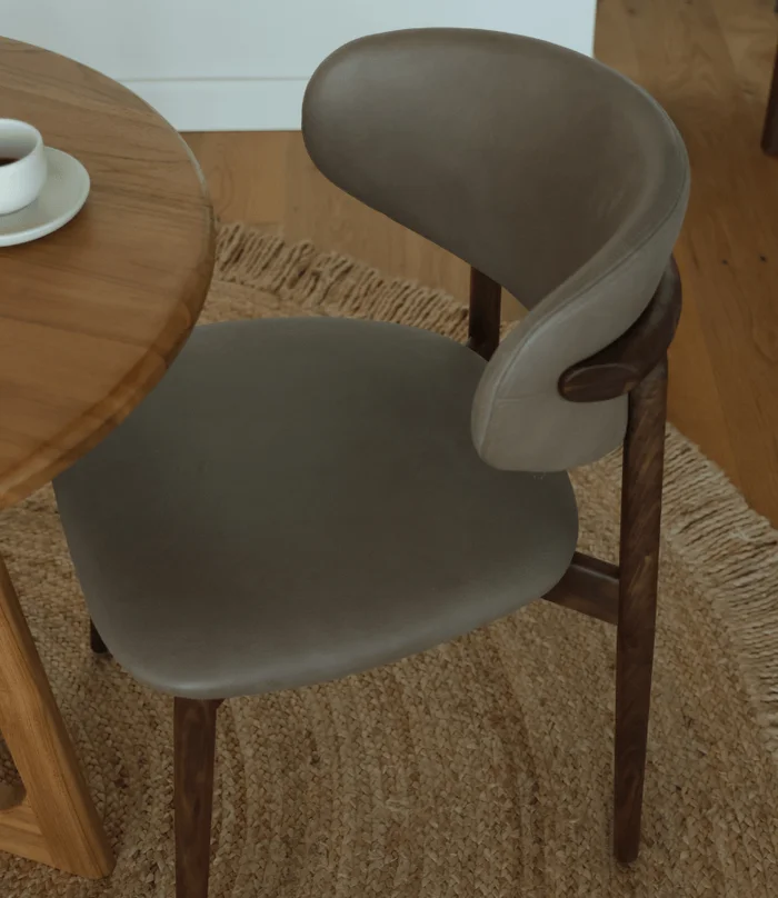 SILLA HERNAN NOGAL Y CUERO en Marrón - Sillas, Uruguay | Más Infinito Casa, vista 2
