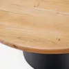 Mesa redonda Wilshire de madera maciza de acacia y patas de acero acabado negro Ø 120 cm en Multicolor - Mesas de comedor, Uruguay | Kavehome, vista 3 de 5