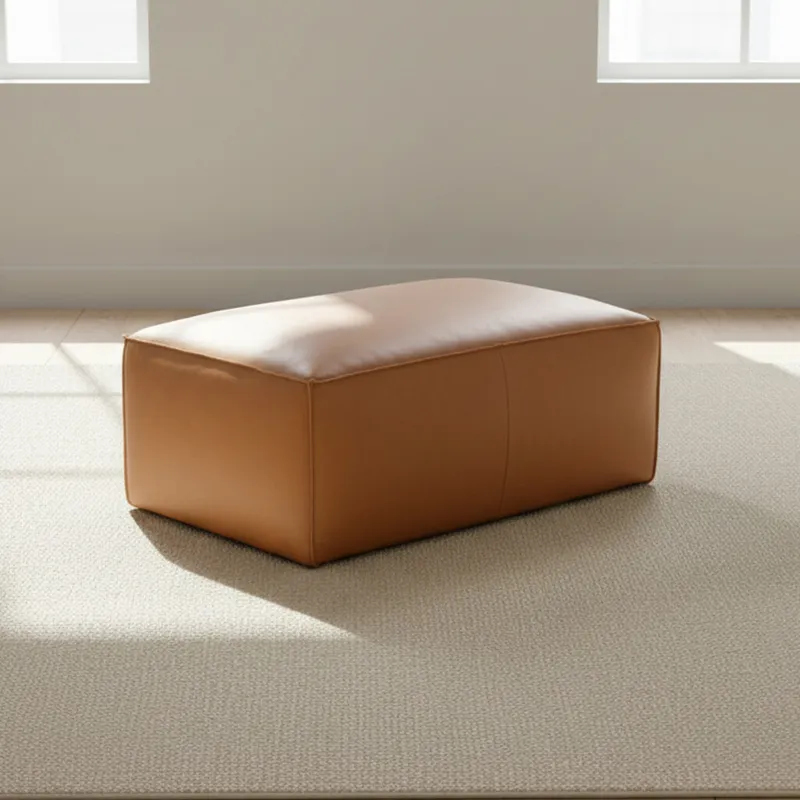 Puff Cuero Marron Tufa Camel en Beige - Sillones y sofás, Uruguay | Divino