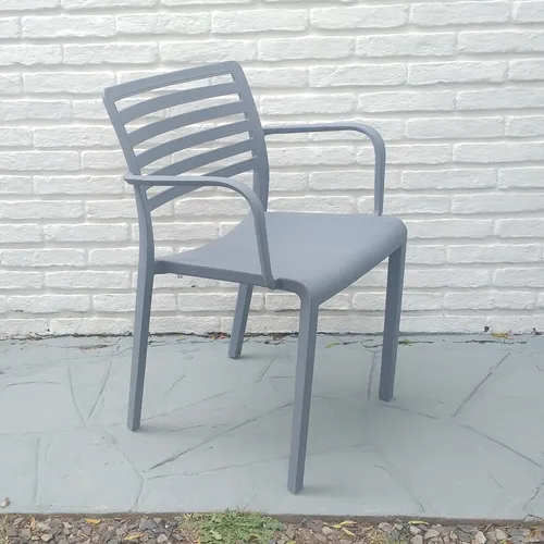 Lama Armchair | Josep Lluscà en Blanco - Sillas, Uruguay | Mad for Modern