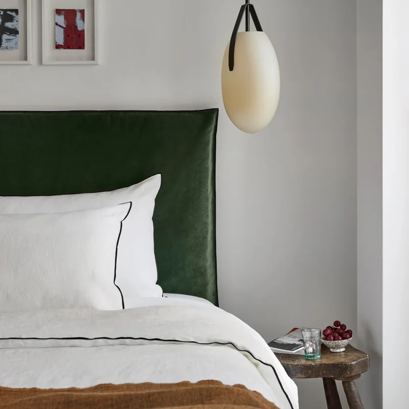 Respaldo tapizado con vivos pestaña en Azul - Dormitorio, Uruguay | Pieza Clave, vista 4