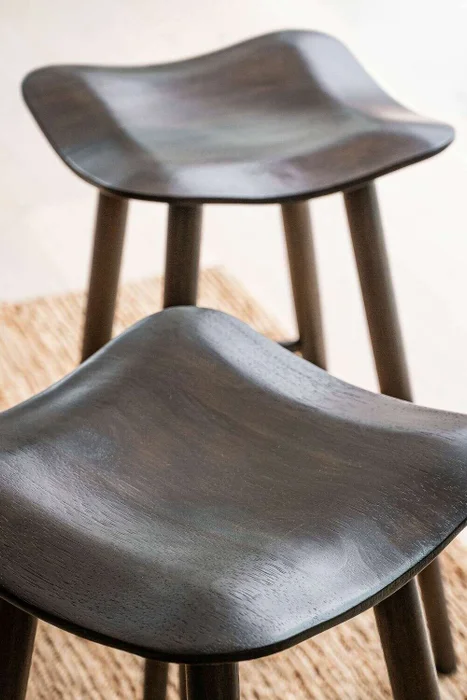 BANCO DE BAR FORMS - AVELLANA en Madera natural - Sillas, Uruguay | La Iberica, vista 9