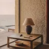 Lámpara de mesa Mercadal de cerámica con acabado negro en Negro - Lámparas de mesa, Uruguay | Kavehome, vista 3 de 5