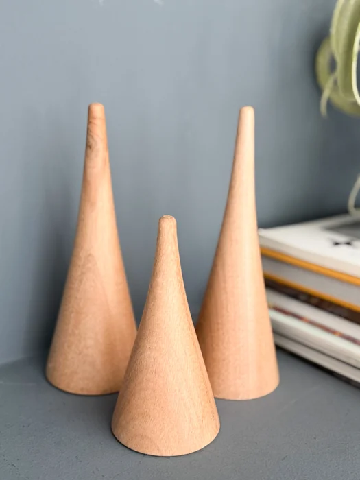 Set de pinitos torneados x 3 en Madera natural - Decoración, Uruguay | Dreams On Time, vista 7