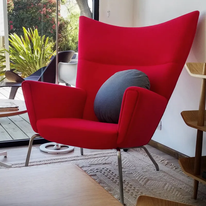 Wing Lounge | Hans Wegner - Butacas, banquetas y puffs, Uruguay | Mad for Modern