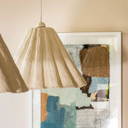 LAMPARA DE TECHO ZIA - PAPEL MACHE en Beige - Lámparas colgantes, Uruguay | La Iberica