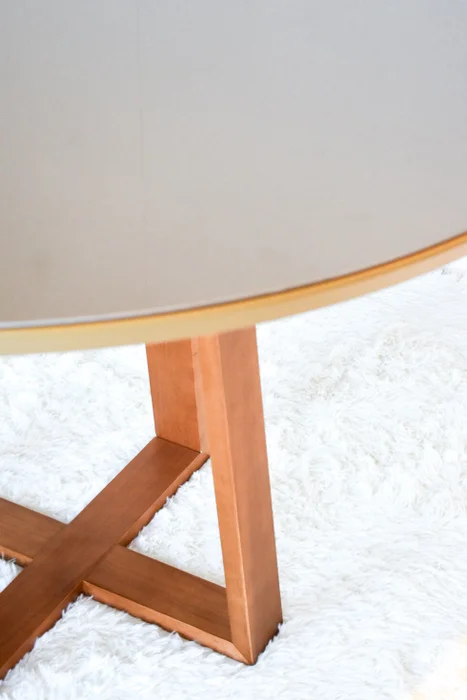 Mesa Elma Redonda 120cm - Madera Maciza y Vidrio Sobrepuesto en Blanco - Mesas de comedor, Uruguay | Balton, vista 10