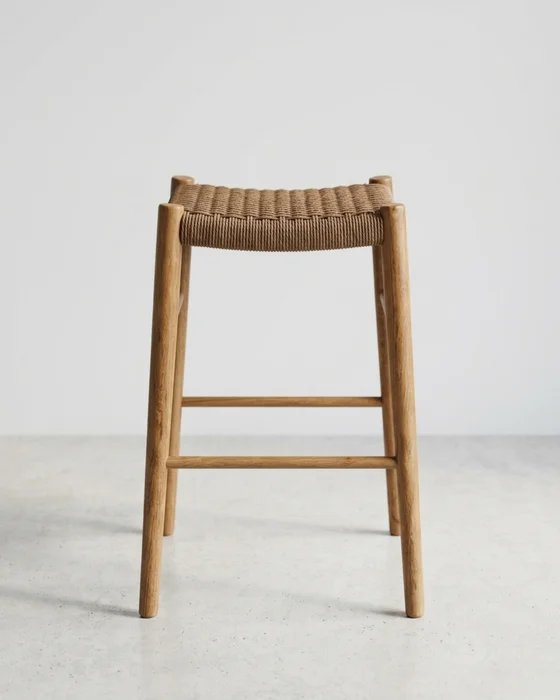 Banqueta de barra sin respaldo en teca y fibra en Madera natural - Butacas, banquetas y puffs, Uruguay | Entrecasa