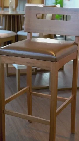Banqueta Mia - Madera Maciza en Madera natural - Butacas, banquetas y puffs, Uruguay | Balton, vista 18