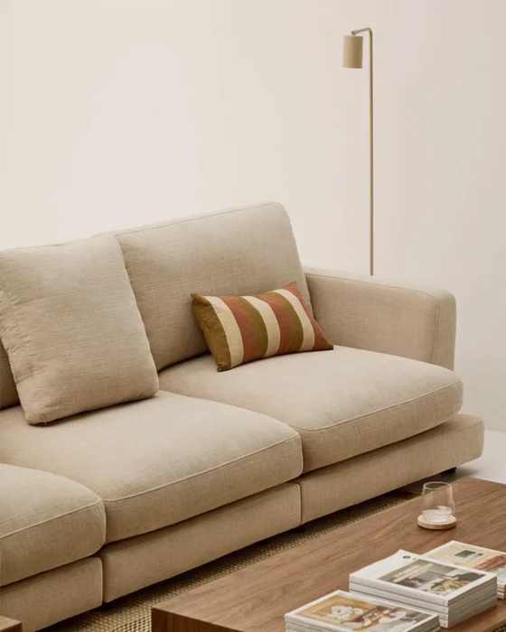 Sofá Gala 4 plazas de chenilla beige FSC Mix Credit 300 cm en Beige - Sillones y sofás, Uruguay | Kavehome, vista 3