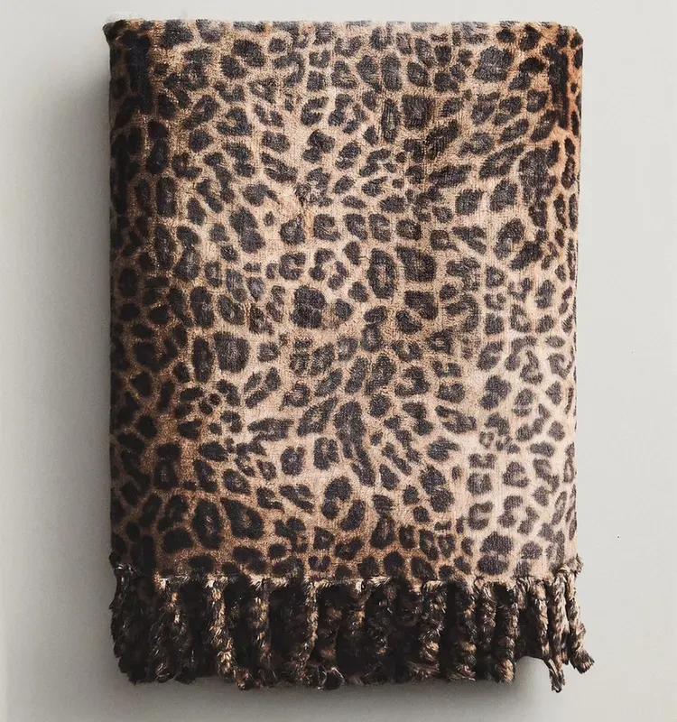 MANTA POLAR LEOPARDO en Multicolor - Textiles, Uruguay | Zara Home