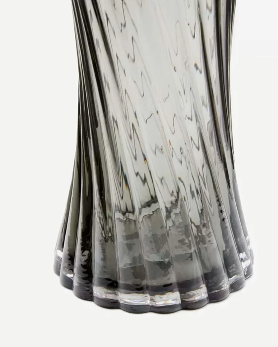 Jarrón Arep de vidrio gris - 28 cm en Gris - Jarrones, Uruguay | Kavehome, vista 5