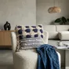Funda Almohadón Rústico Natural con pompones azul en Azul - Textiles, Uruguay | Indrana, vista 2 de 3