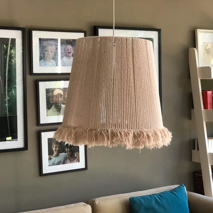 Colgante Cónico con peludo en hilo en Beige - Lámparas colgantes, Uruguay | La Perla, vista 2