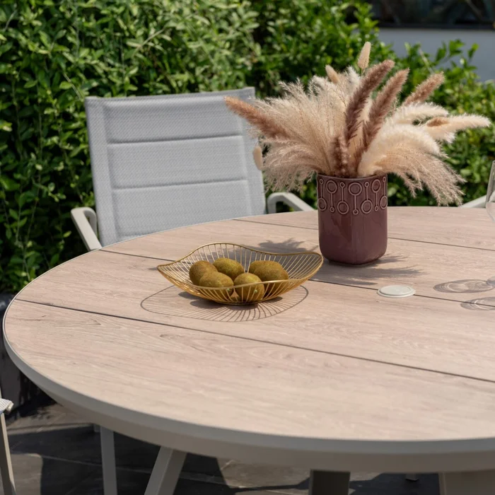 Mesa redonda de Patio Diámetro 141cm - Urbanite - Beige en Beige - Muebles para el exterior, Uruguay | Rústico Hogar, vista 3