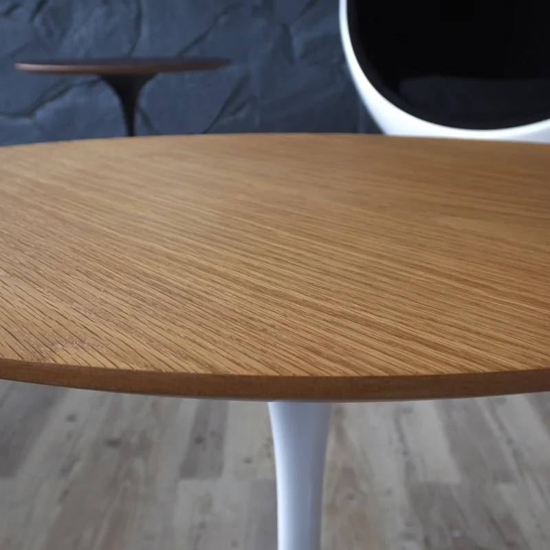 Tulip Side Table | Eero Saarinen en Madera natural - Mesas de arrimo, Uruguay | Mad for Modern, vista 5
