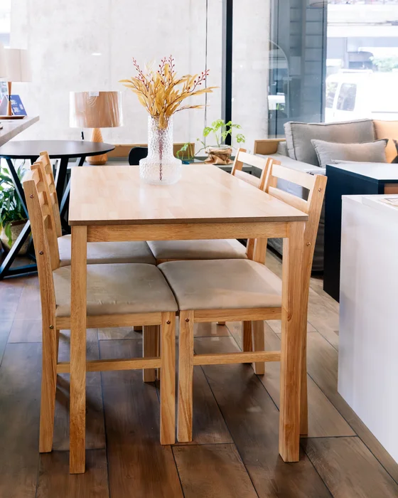 Juego de Comedor Saint Mesa Rectangular 110cm + 4 Sillas en Madera natural - Mesas de comedor, Uruguay | Berna home, vista 2